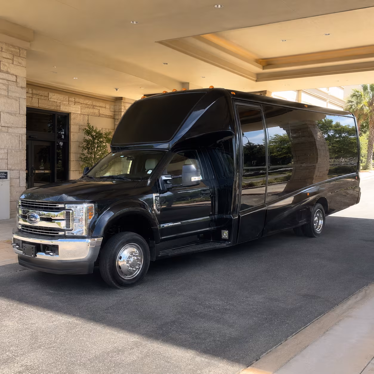Queens Winery Tour & Pub Crawl Transportation party bus exterior